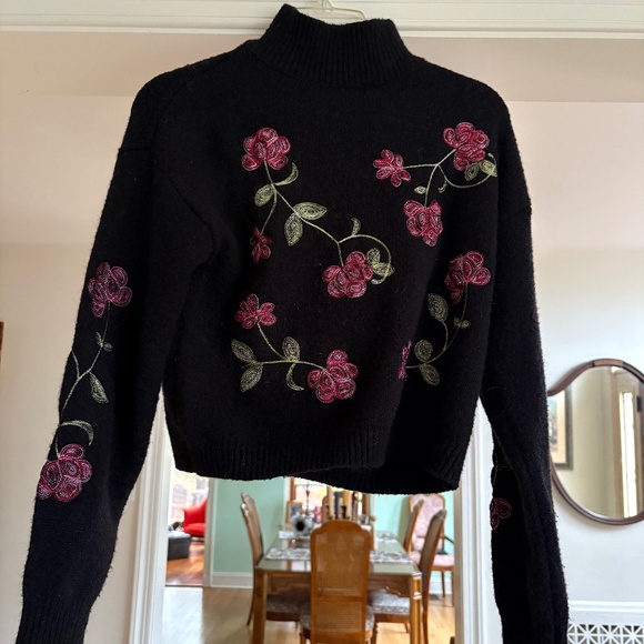 ALYA Cropped Pink Rose Motif Black Sweater--Small - Picture 1 of 3